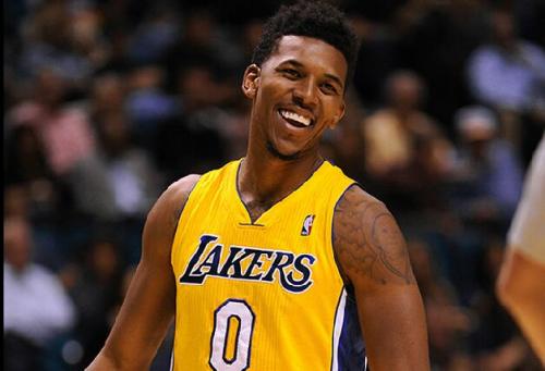 赫拉德-马丁：客战国米是生涯最佳比赛；选18号是因为阿尔巴（赫拉德-马丁：客场战国米堪称生涯代表作；穿18号为致敬阿尔巴）