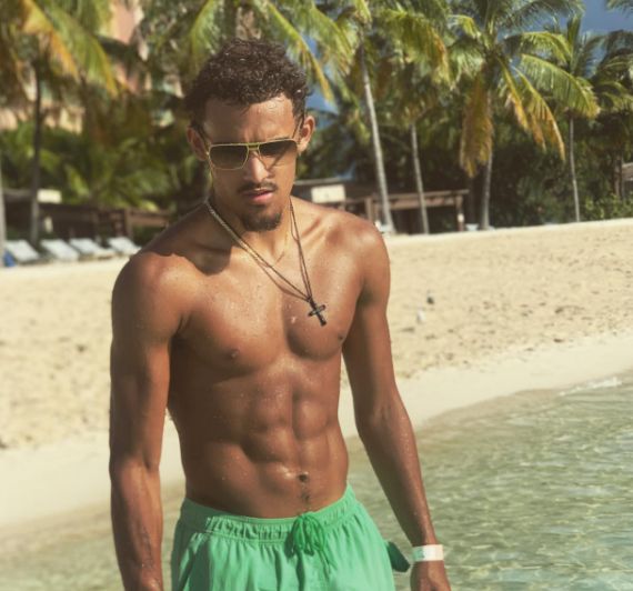 自威廉以来，埃斯特旺是首位连续3场欧冠进球的切尔西球员（埃斯特旺成继威廉后首位欧冠三连场破门的切尔西球员）