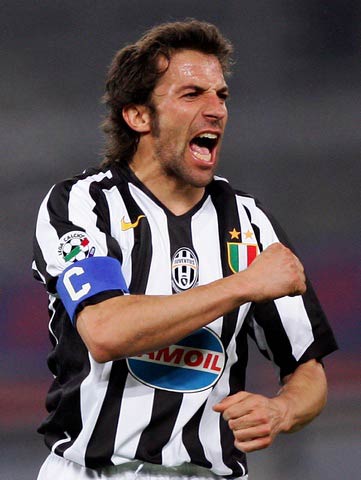 独行侠与马尔卡宁的冲突：肘击引发的争议与恶意犯规（肘击风波引发争议：独行侠与马尔卡宁爆发冲突并涉恶意犯规）