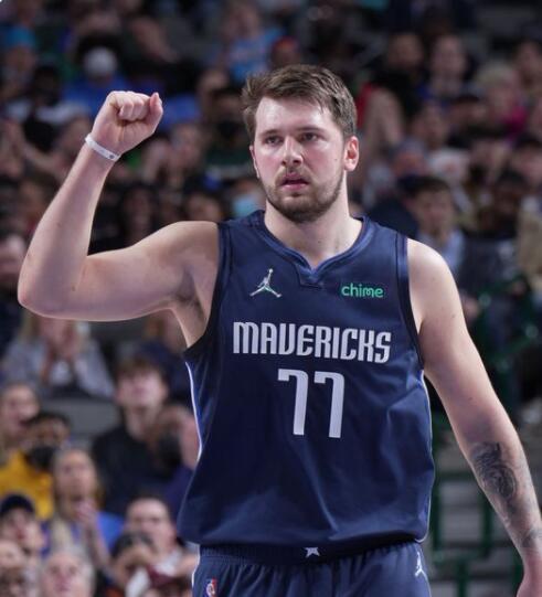 踢球者：拜仁将加速于帕续约谈判，目前的问题是新合同的条款（踢球者：拜仁拟加速与于帕续约，分歧集中在新合同条款）