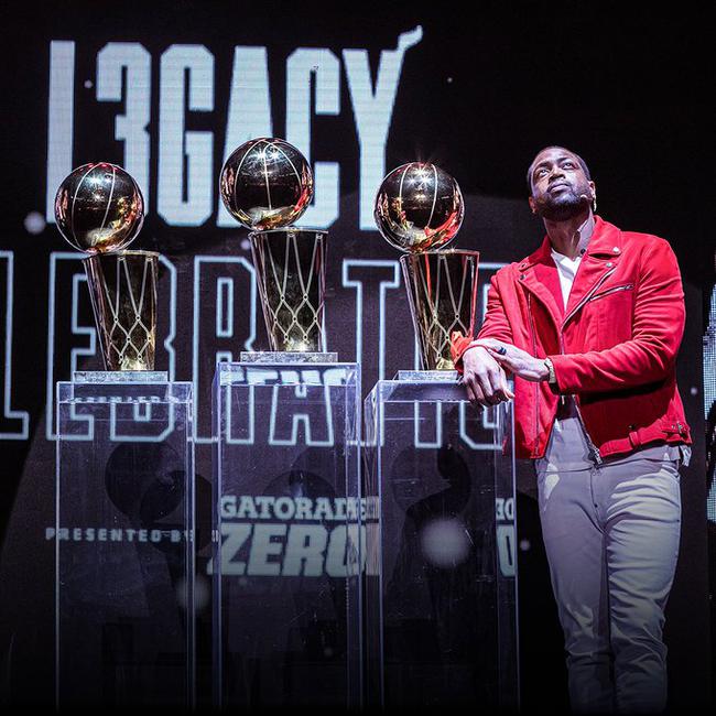 篮板机器！米切尔·罗宾逊替补17分钟揽13板&怒抢8前场板！（篮板怪兽上线：米切尔·罗宾逊替补17分钟狂揽13板，前场板就有8个）