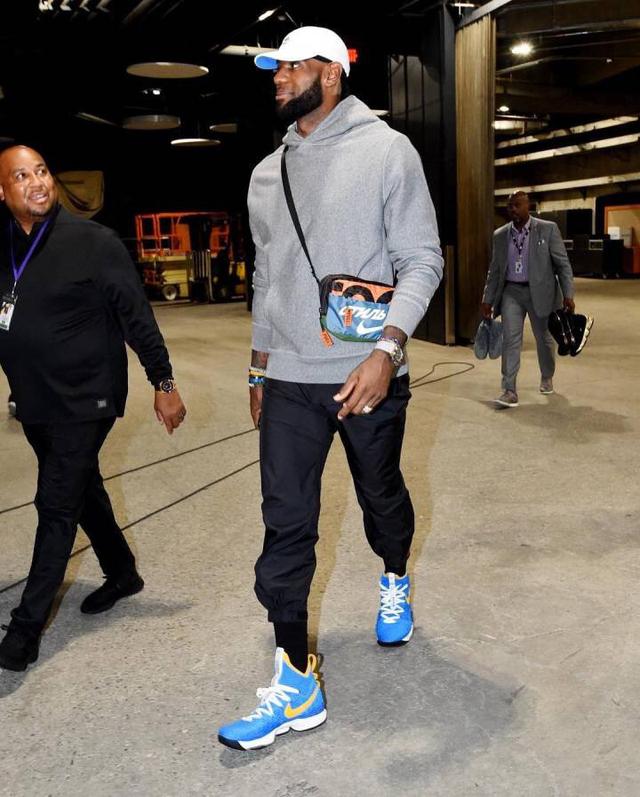 科尔：库里的状态仍然是有望在明日对阵森林狼的比赛中复出（科尔：库里有望在明日对阵森林狼复出）