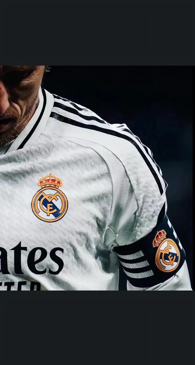 詹姆斯时隔14年再次来蓉，现场表白“我太爱成都了”，球迷冒雨齐聚万象城集体高呼“LBJ”（阔别14年詹姆斯再访成都：现场告白“太爱成都”，万象城球迷冒雨齐喊“LBJ”）