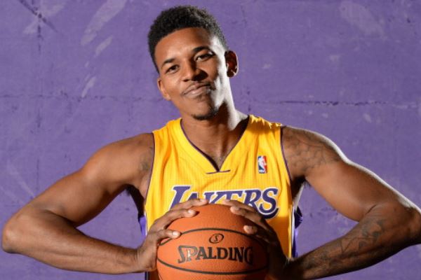 瑞恩谈胜利、争议判罚与萨拉赫未来（瑞恩解读胜利、判罚争议与萨拉赫前景）