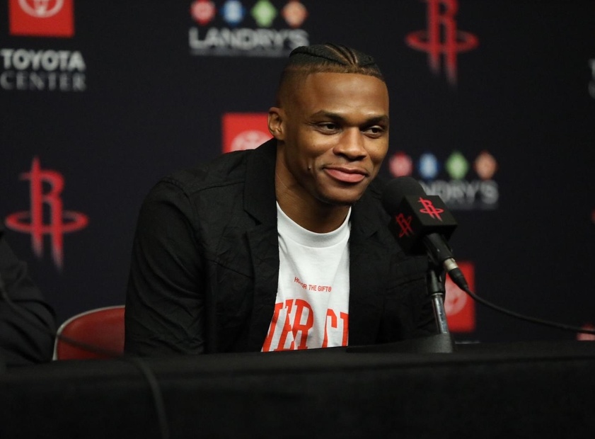 斯基拉：国米派球探考察卡利亚里20岁的右翼卫帕莱斯特拉（斯基拉：国米派遣球探赴卡利亚里考察20岁右翼卫帕莱斯特拉）