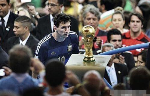 弗拉格谈两个哥哥到场：感觉很棒 我和艾斯时常一起打球（弗拉格谈两位兄长现场助阵：很开心，常与艾斯一起打球）