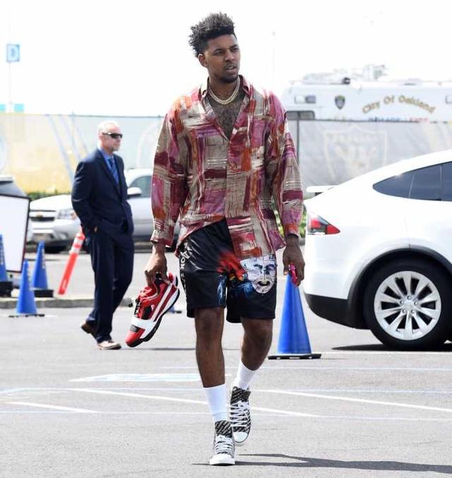 铜梁龙&广州豹角逐最后一个冲超名额，你认为谁将获得入场劵？（冲超末班车之战：铜梁龙与广州豹谁能抢到最后一张门票？）