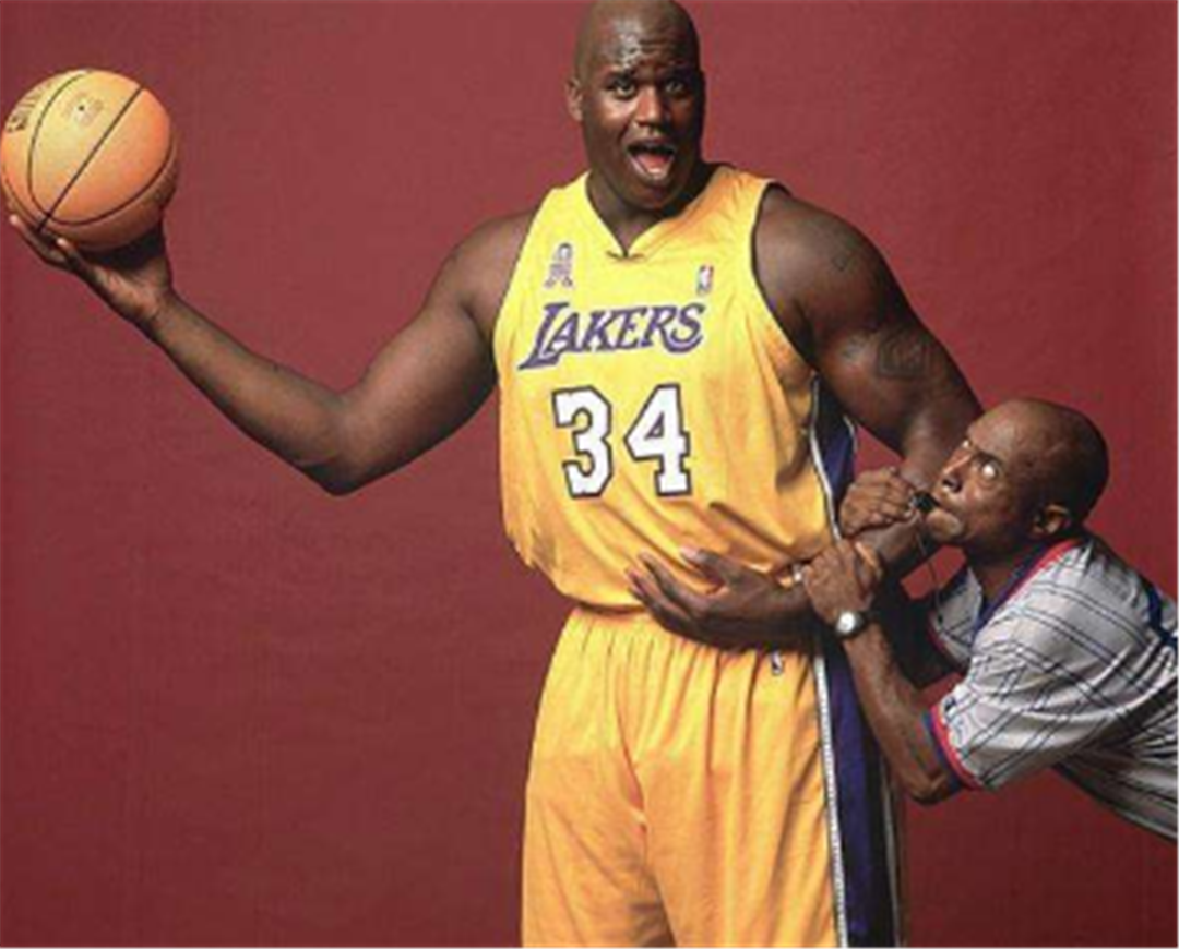 外媒：下赛季欧冠联赛阶段用球将采用白+薄荷绿+紫创新配色（外媒称：下赛季欧冠联赛阶段比赛用球将启用白、薄荷绿与紫全新配色）