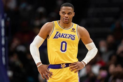 库明加再遭DNP！科尔：目前情况就是如此，但也可能很快改变（库明加再次未获出场机会，科尔：暂时如此，随时可能调整）