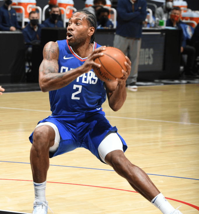 他是这队最稳的那个人（他是这支队伍最可靠的存在）