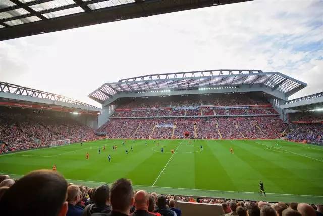 格拉斯纳：没有球队报价格伊，我预计他会待到赛季末（格拉斯纳称未收到格伊报价，预计其将留队至赛季末）