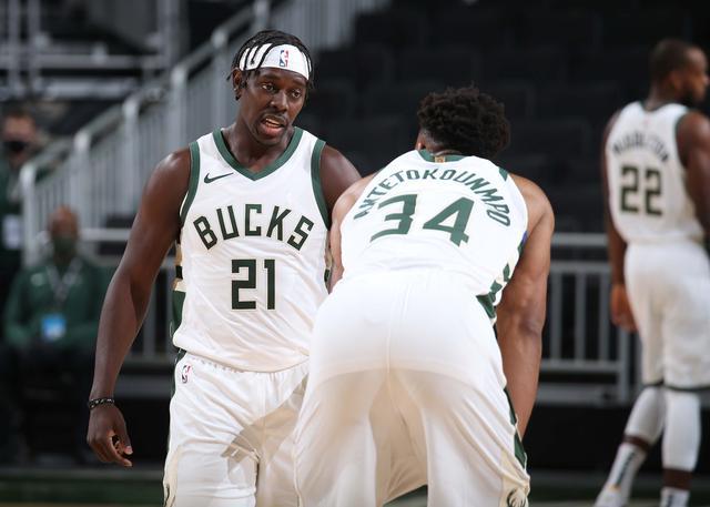 曼联主帅谈球队战术与未来（曼联主教练解读球队战术思路与未来规划）