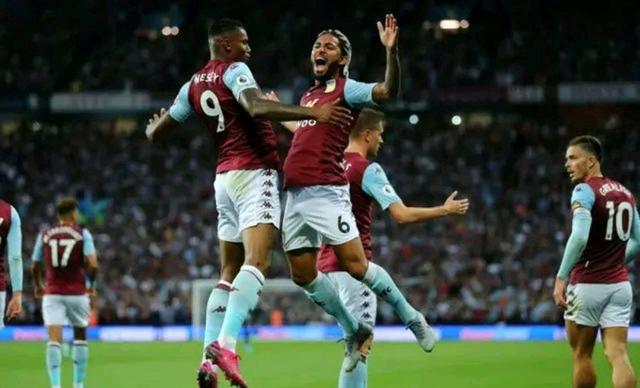 库里谈防守布克：身高上确实会吃亏，我的目标是不被他一步过（库里谈防守布克：身高不占优势，只求不让他第一步过人）