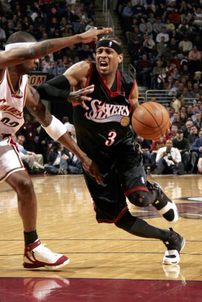 王刚随北京国安六年后终夺足协杯冠军，球迷泪洒现场（效力北京国安六年，王刚终捧足协杯，现场球迷泪目）