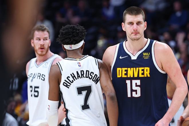 看足球学英语：孙兴慜深情告别热刺 —— 球队会有多想念他？（用足球学英语：孙兴慜深情道别热刺，球队将有多想念他？）