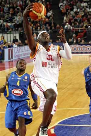 广东男篮末节逆转浙江（广东男篮末节发力翻盘浙江）