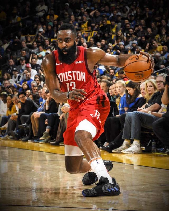 瓦拉内：去皇马前齐达内亲自给我打了电话；穆里尼奥很有魅力（瓦拉内：加盟皇马前接到齐达内亲自来电；穆里尼奥魅力十足）