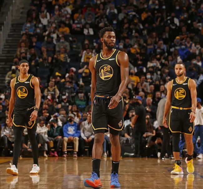 韩媒：热刺小将梁民革疑似因护照问题未能随队返回英国（韩媒称热刺小将梁民革或因护照手续受阻，未与球队一同回到英国）