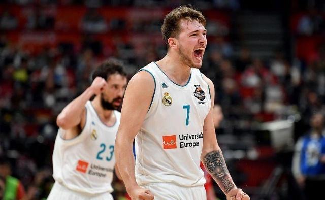 拉莫斯：为避免肠胃不适不敢吃辣；在中国任何地方都有免费水（拉莫斯：肠胃敏感不吃辣；中国各地都有免费饮水）