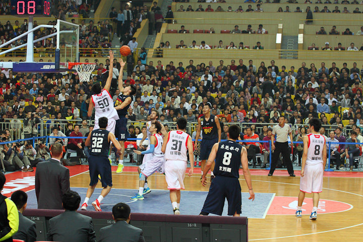 杨鸣：球队对自己的定位非常准确，今晚全力去冲击北京队（杨鸣称球队定位清晰，今晚将全力挑战北京队）